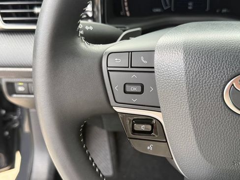 Used 2025 Toyota Camry SE w/ Convenience Package FWD image 12
