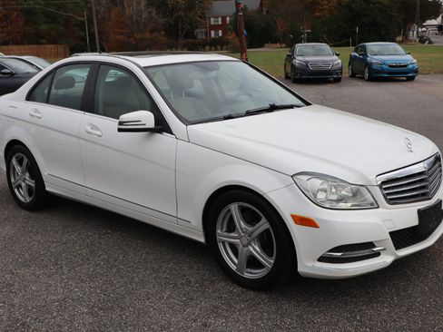 Used 2013 Mercedes-Benz C 300 4MATIC Sedan image 8