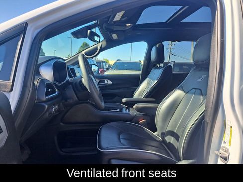 Used 2025 Chrysler Pacifica Limited FWD image 10