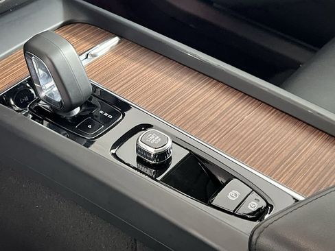 Certified 2023 Volvo XC60 B5 Plus image 21