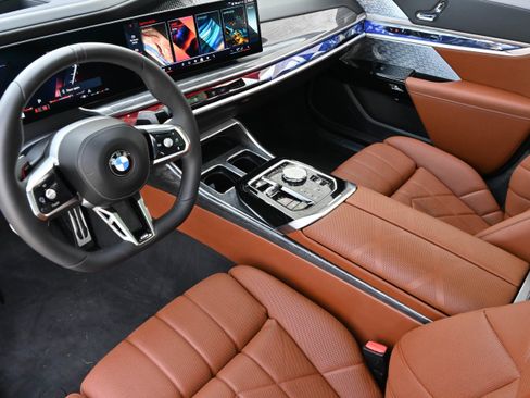 Certified 2025 BMW 760i xDrive w/ Executive Package AWD/4WD image 13