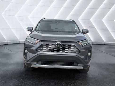 Used 2020 Toyota RAV4 Limited FWD image 7