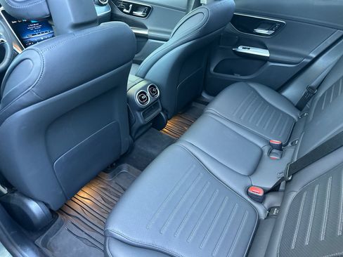 Used 2025 Mercedes-Benz GLC 350e 4MATIC image 13
