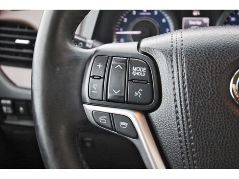 Used 2015 Toyota Sienna Limited Premium FWD image 18