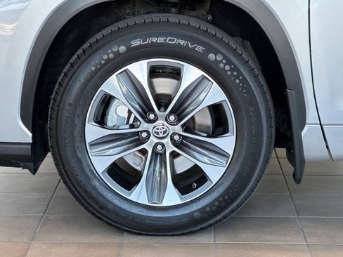 Certified 2024 Toyota Highlander XLE AWD/4WD image 27