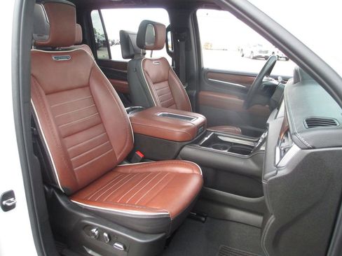 Used 2024 GMC Yukon XL Denali Ultimate AWD/4WD image 27