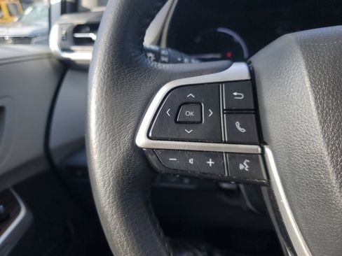 Used 2023 Toyota Sienna XLE image 18