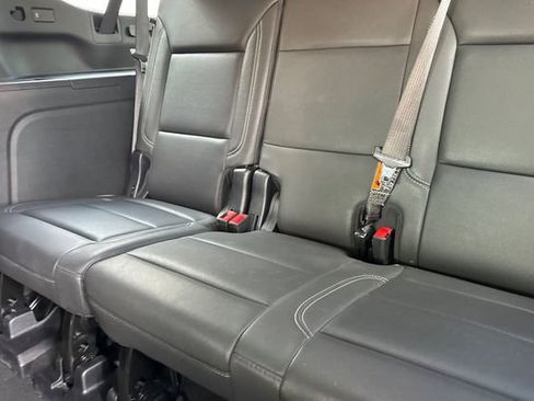 Used 2025 Chevrolet Suburban Premier image 15