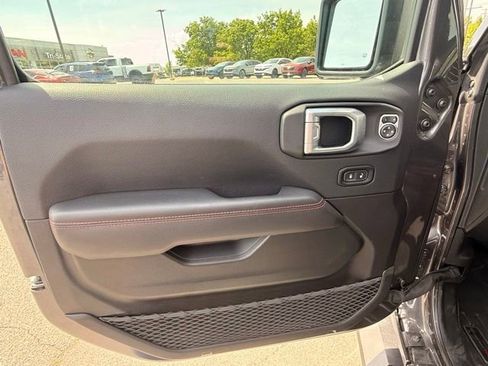 Used 2022 Jeep Gladiator Rubicon w/ Cold Weather Group AWD/4WD image 14