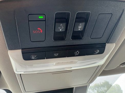 Used 2023 Nissan Rogue SL w/ SL Premium Package image 32