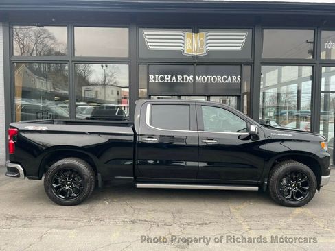 Used 2024 Chevrolet Silverado 1500 LTZ w/ Technology Package image 2