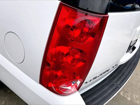 Used 2009 GMC Yukon XL SLE w/ Convenience Package image 28