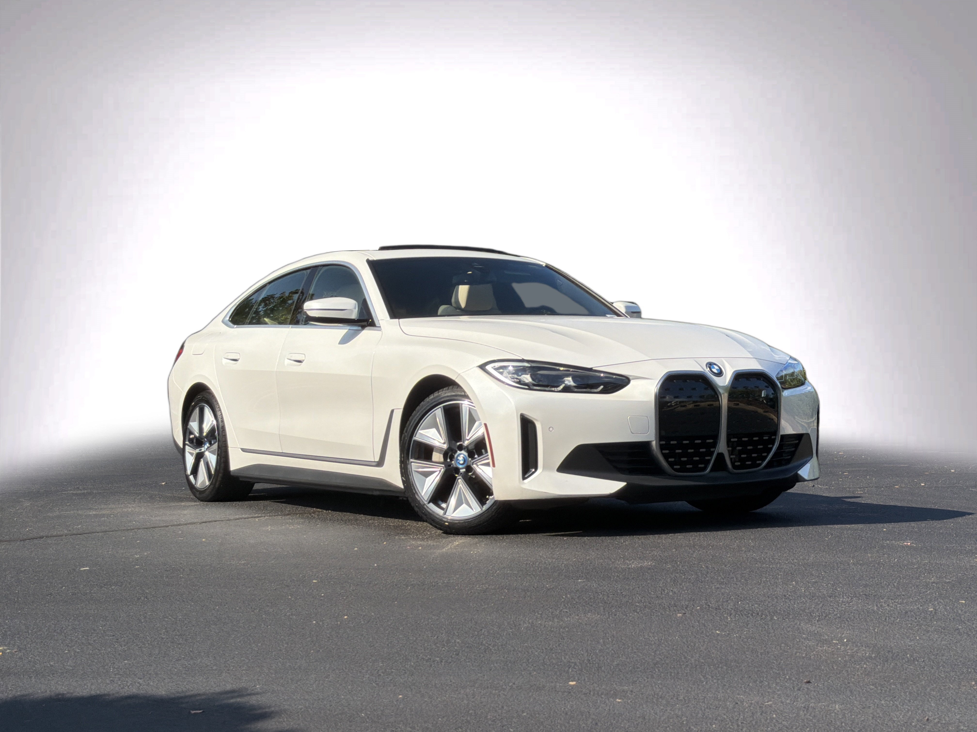Used 2023 BMW i4 eDrive40 w/ Premium Package RWD image 2