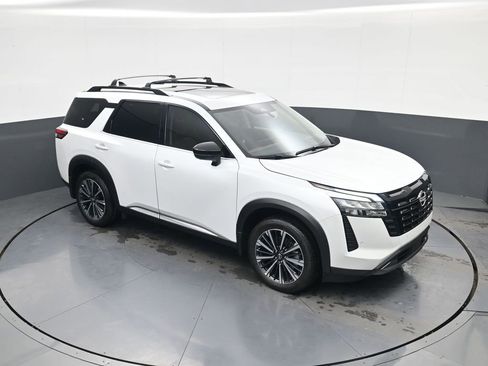 New 2026 Nissan Pathfinder Platinum image 23