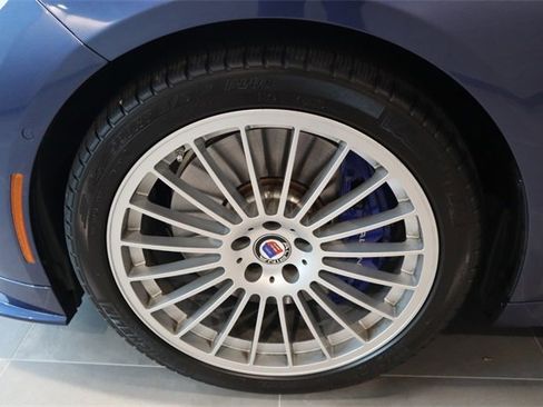 Certified 2022 BMW ALPINA B7 xDrive w/ Luxury Rear Seating Package image 12