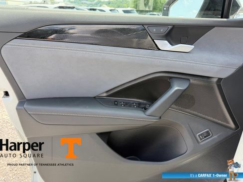 Used 2025 Volkswagen Tiguan SE R-Line AWD/4WD image 18