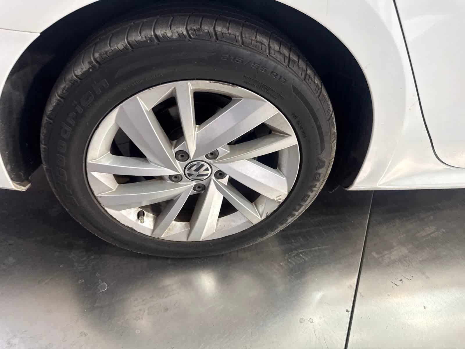 Used 2018 Volkswagen Passat 2.0T SE w/ SE Lighting Package FWD image 16