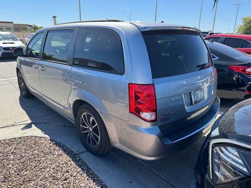 Used 2018 Dodge Grand Caravan GT image 3
