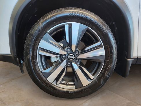 Used 2024 Nissan Rogue SL w/ SL Premium Package FWD image 31