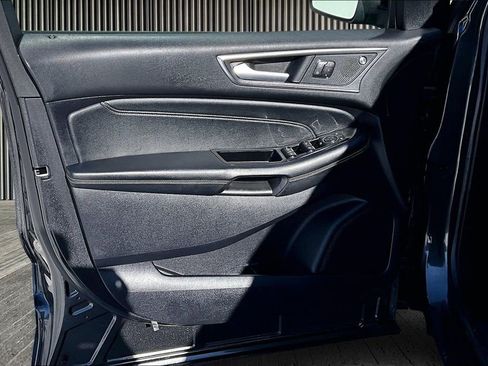 Used 2020 Ford Edge Titanium w/ Class II Trailer Tow Package image 24