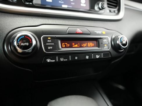 Used 2019 Kia Sorento FWD V6 image 25