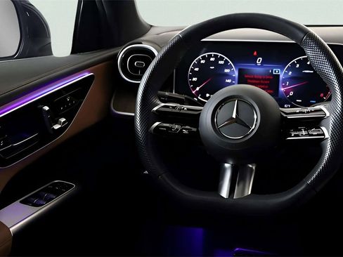 Used 2024 Mercedes-Benz GLC 300 4MATIC image 44