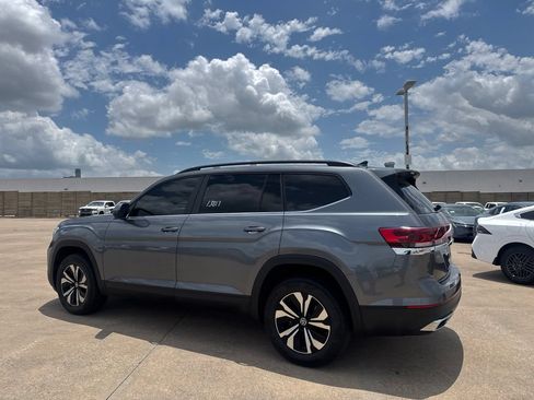 Used 2024 Volkswagen Atlas SE FWD image 14