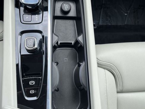 Certified 2023 Volvo XC60 B5 Ultimate w/ Climate Package AWD/4WD image 29