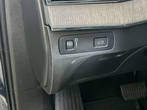 Used 2022 Volvo XC90 T6 Inscription w/ Climate Package image 17