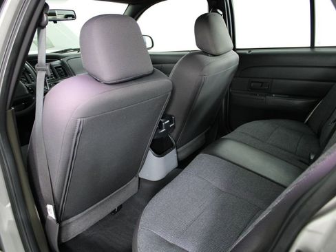 Used 2004 Ford Crown Victoria Police Interceptor image 21