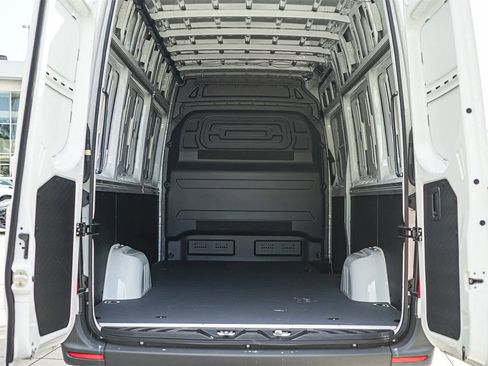 New 2024 Mercedes-Benz eSprinter 170 Cargo image 12