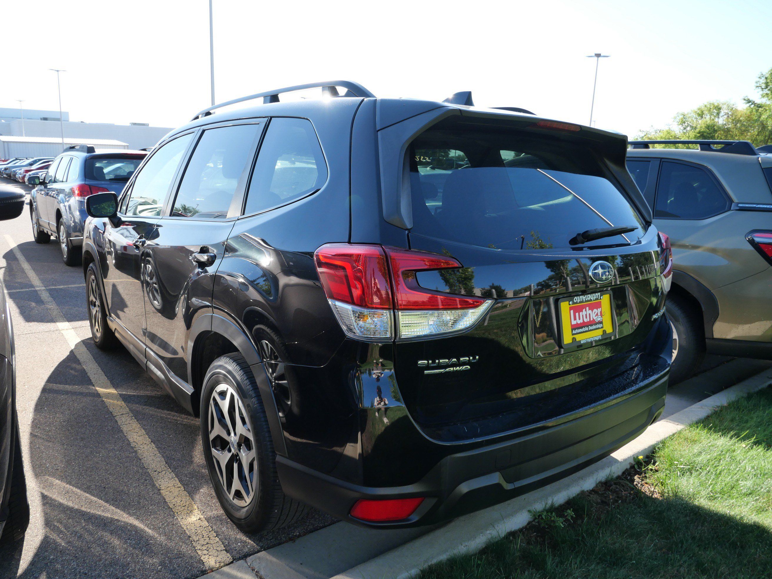 Used 2023 Subaru Forester Premium AWD/4WD image 6