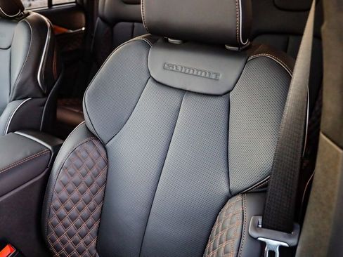 New 2025 Jeep Grand Cherokee Summit image 30