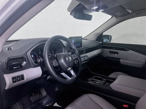 Used 2025 Honda Pilot EX-L image 11