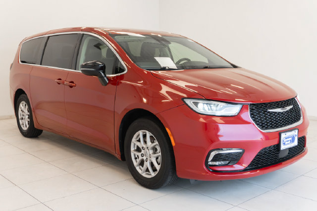 Used 2024 Chrysler Pacifica Touring-L FWD image 26