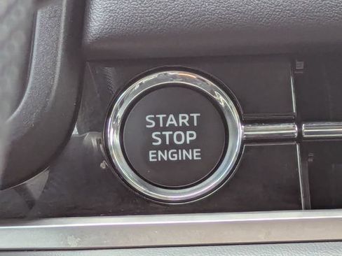 Used 2025 Mitsubishi Outlander ES FWD image 30