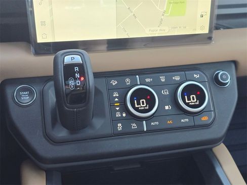 New 2025 Land Rover Defender 90 X-Dynamic SE image 15