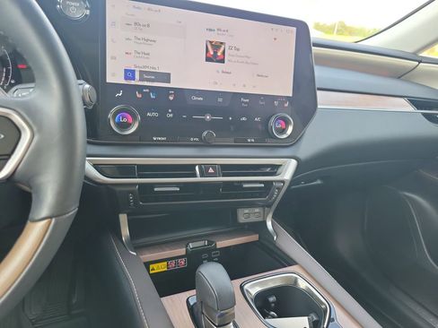 Used 2023 Lexus RX 350 w/ Accessory Package (Z1) AWD/4WD image 14