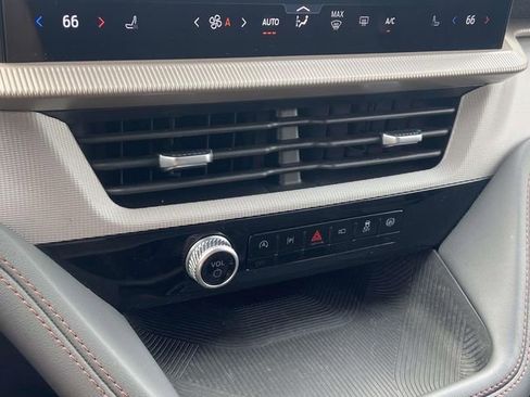 Used 2025 Ford Explorer Active RWD image 19