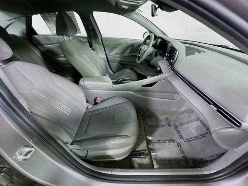 Used 2022 Hyundai Elantra SEL w/ Preferred Accessory Package image 12