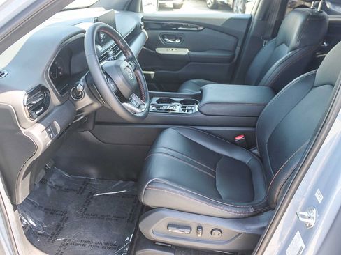 Used 2024 Honda Pilot TrailSport image 18