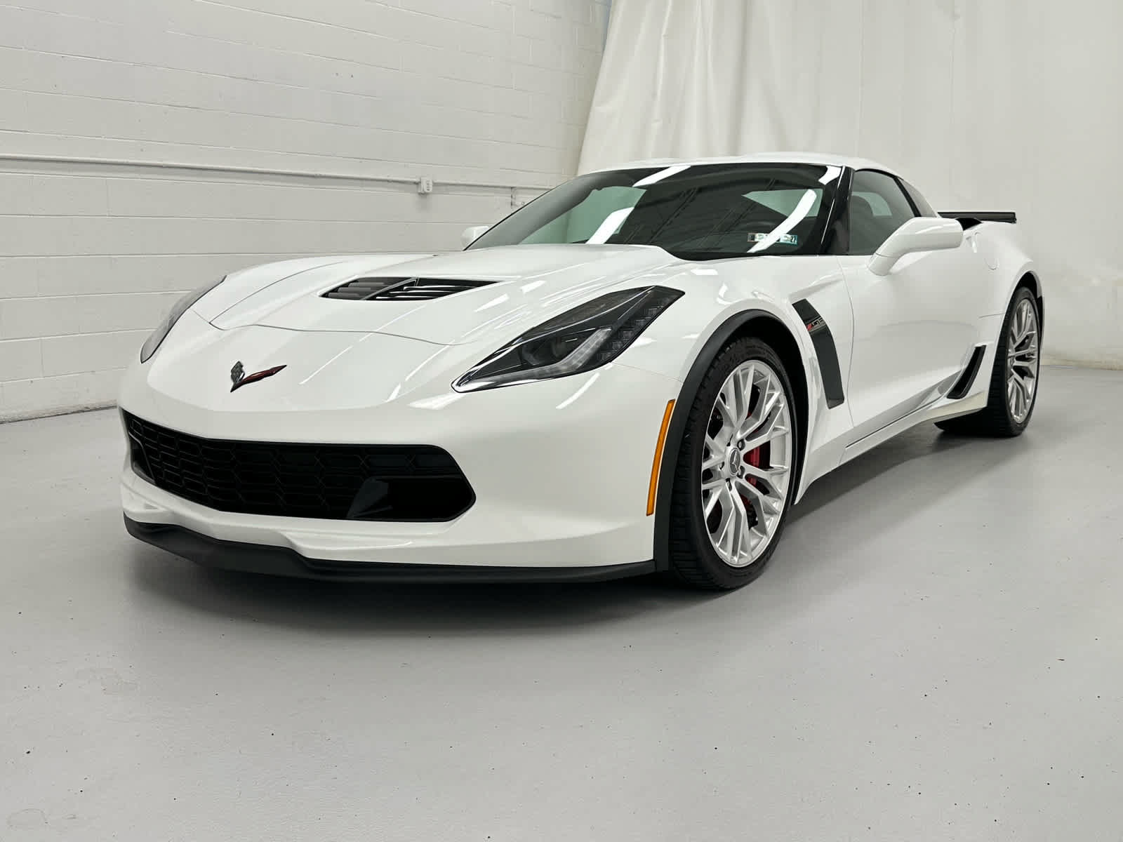 Used 2015 Chevrolet Corvette Z06 RWD image 4