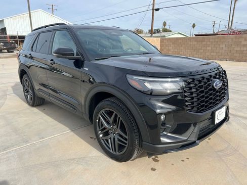 Used 2025 Ford Explorer ST-Line w/ ST-Line Street Pack image 7