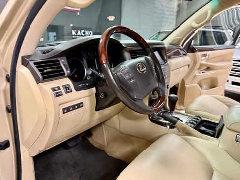 Used 2011 Lexus LX 570 4WD w/ Luxury Pkg w/Pre-crash image 23