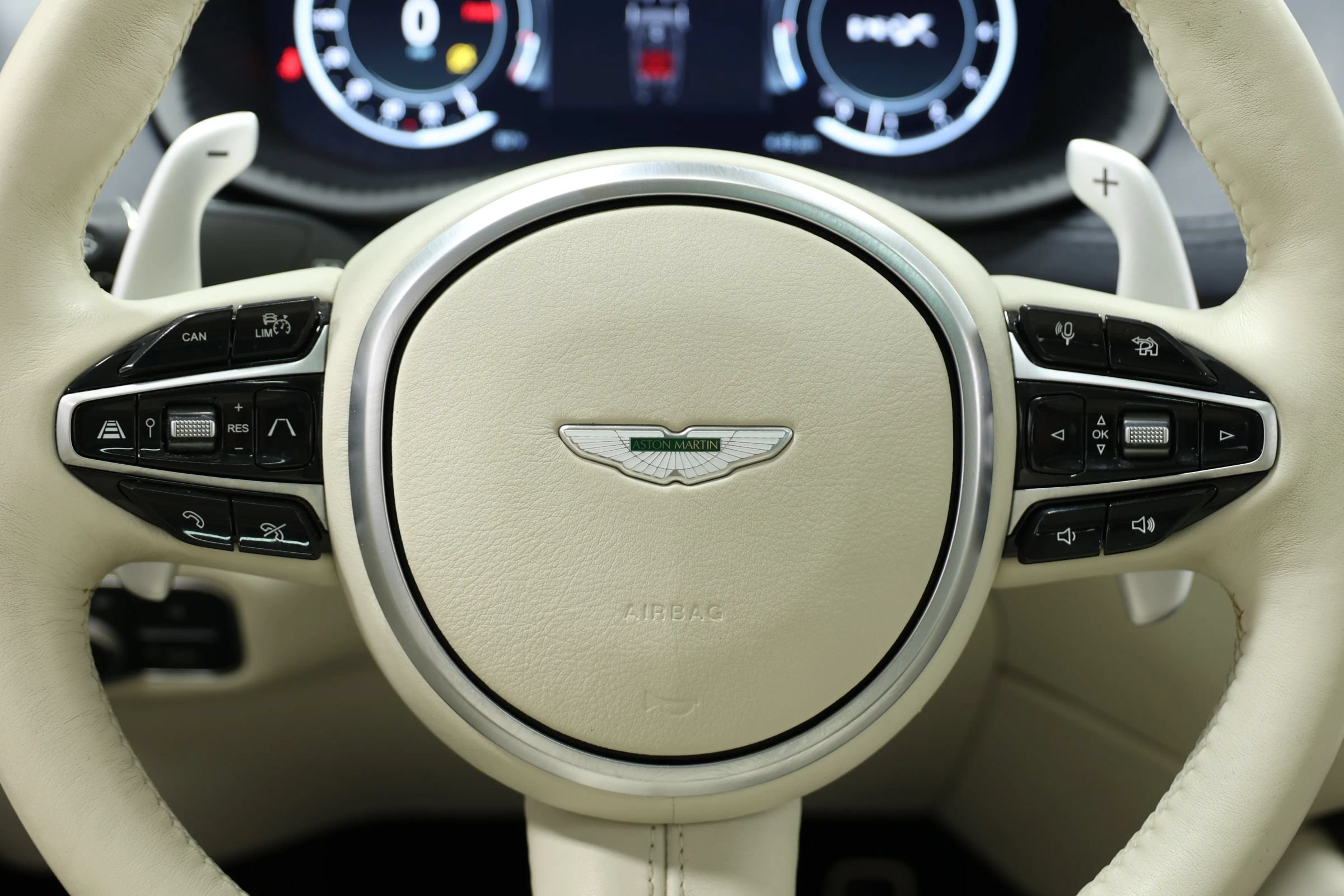 Used 2021 Aston Martin DBX AWD/4WD image 25