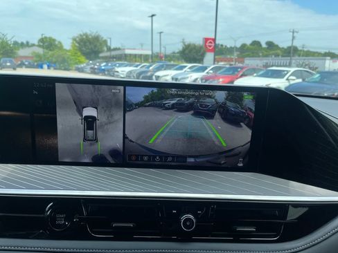 Used 2025 INFINITI QX80 Autograph AWD/4WD image 17