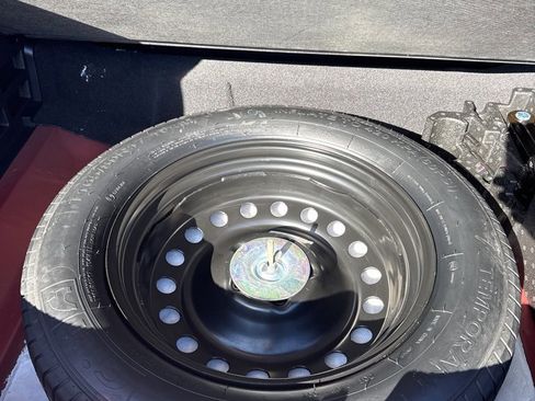 Used 2022 Volkswagen Atlas Cross Sport SE image 12