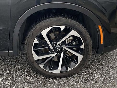 Used 2024 Mitsubishi Outlander SE image 9