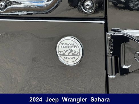 Used 2024 Jeep Wrangler Unlimited Sahara AWD/4WD image 35