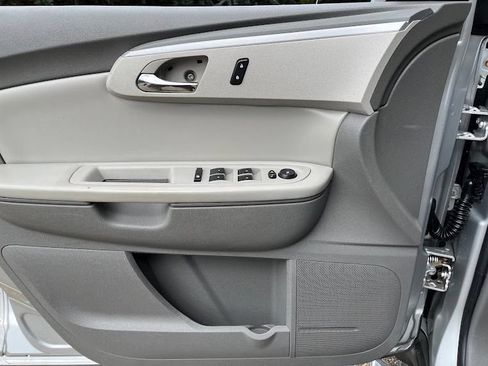 Used 2011 Chevrolet Traverse LT w/ LPO, 'HIT The Road' Package FWD image 6